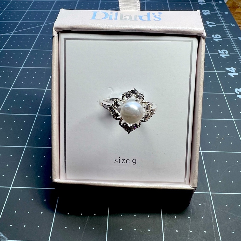 Dillards pearl silver ring - size 9